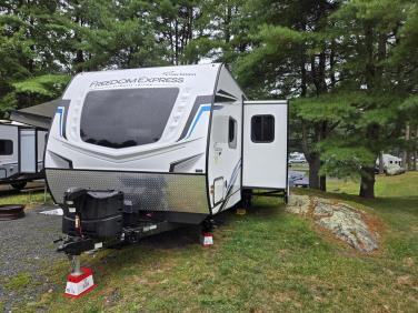 2022 COACHMEN FREEDOM EXPRESS 257BHS