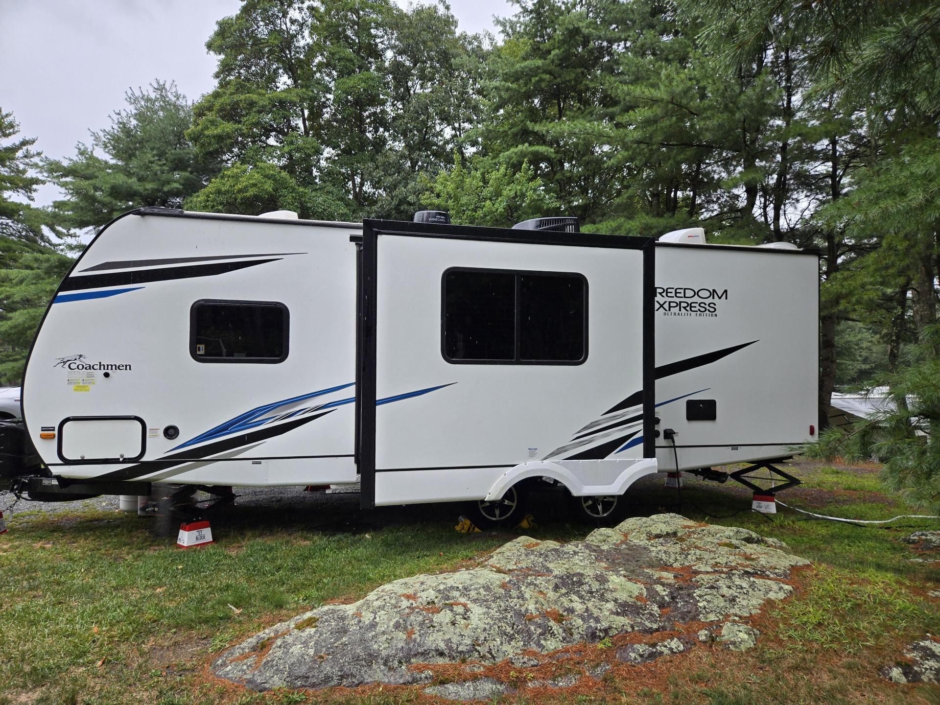 2022 COACHMEN FREEDOM EXPRESS 257BHS