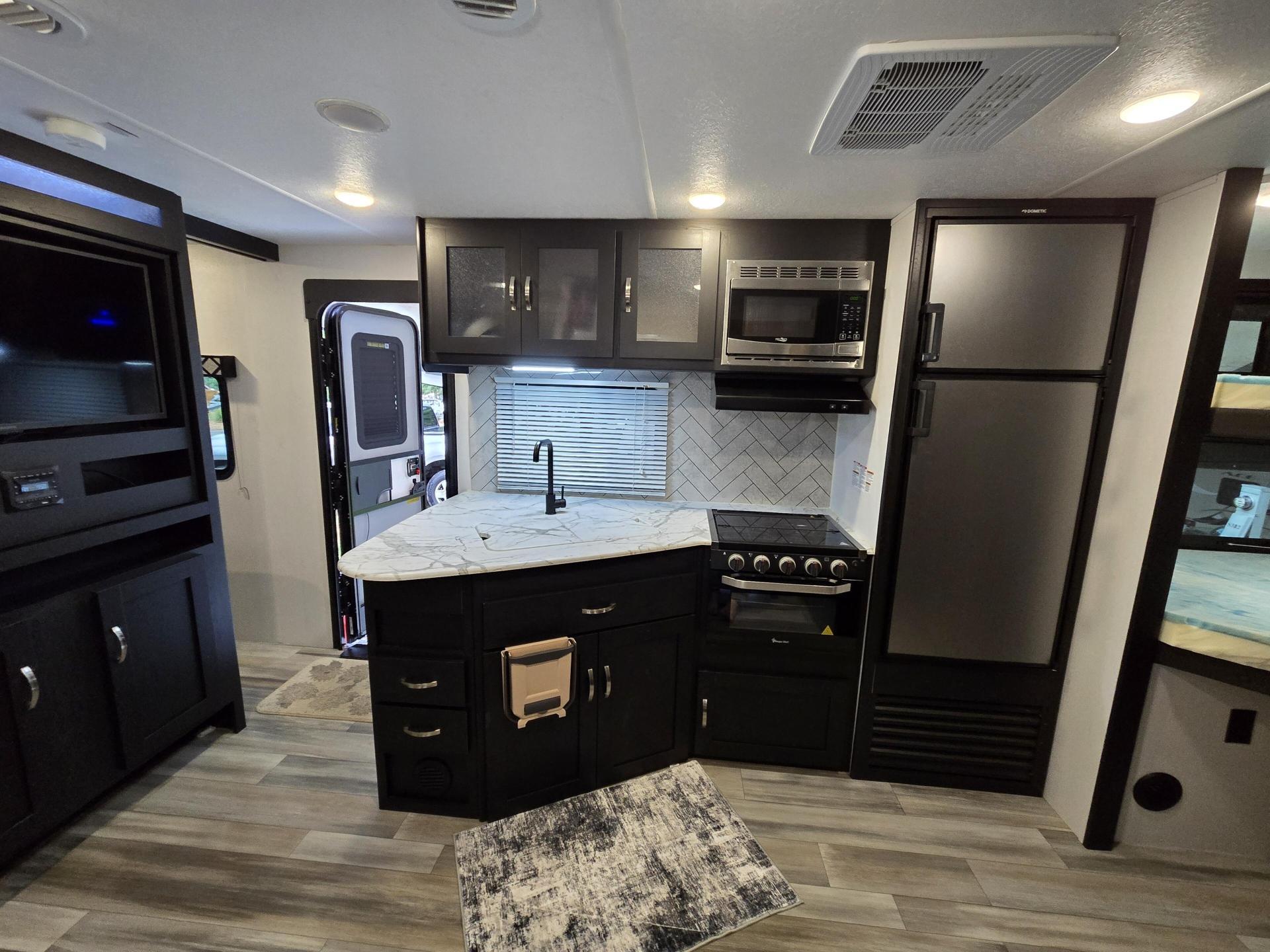 2022 COACHMEN FREEDOM EXPRESS 257BHS