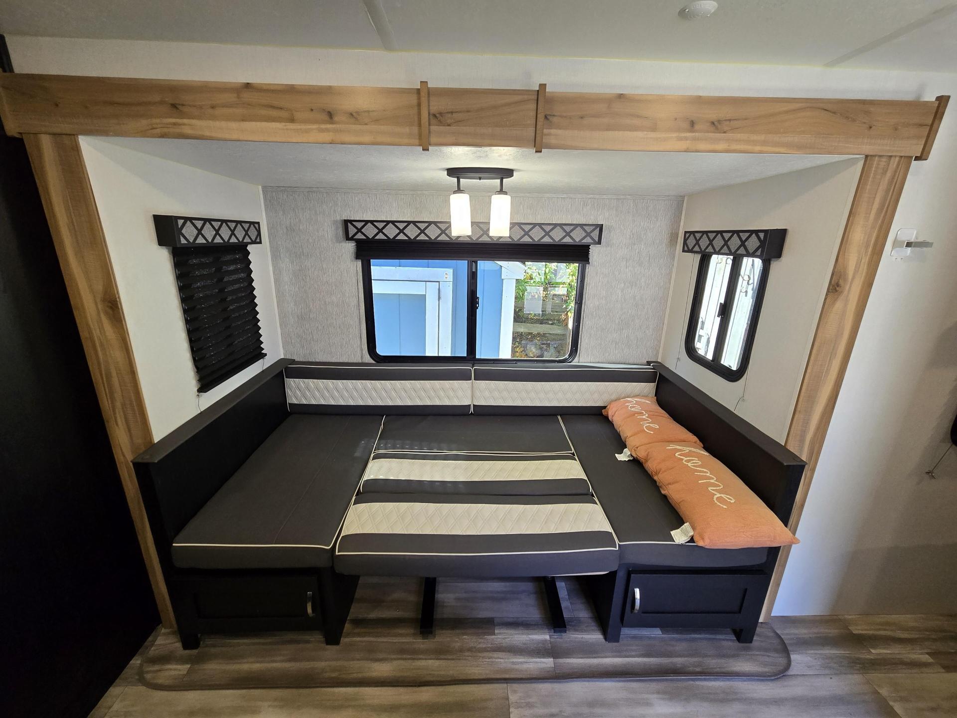 2022 COACHMEN FREEDOM EXPRESS 257BHS