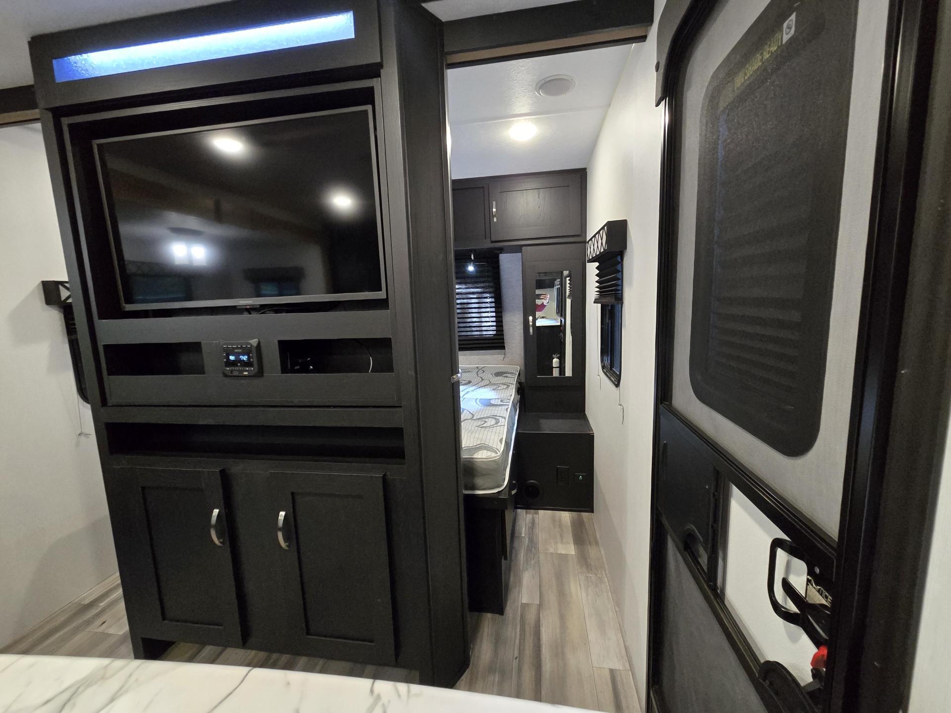 2022 COACHMEN FREEDOM EXPRESS 257BHS