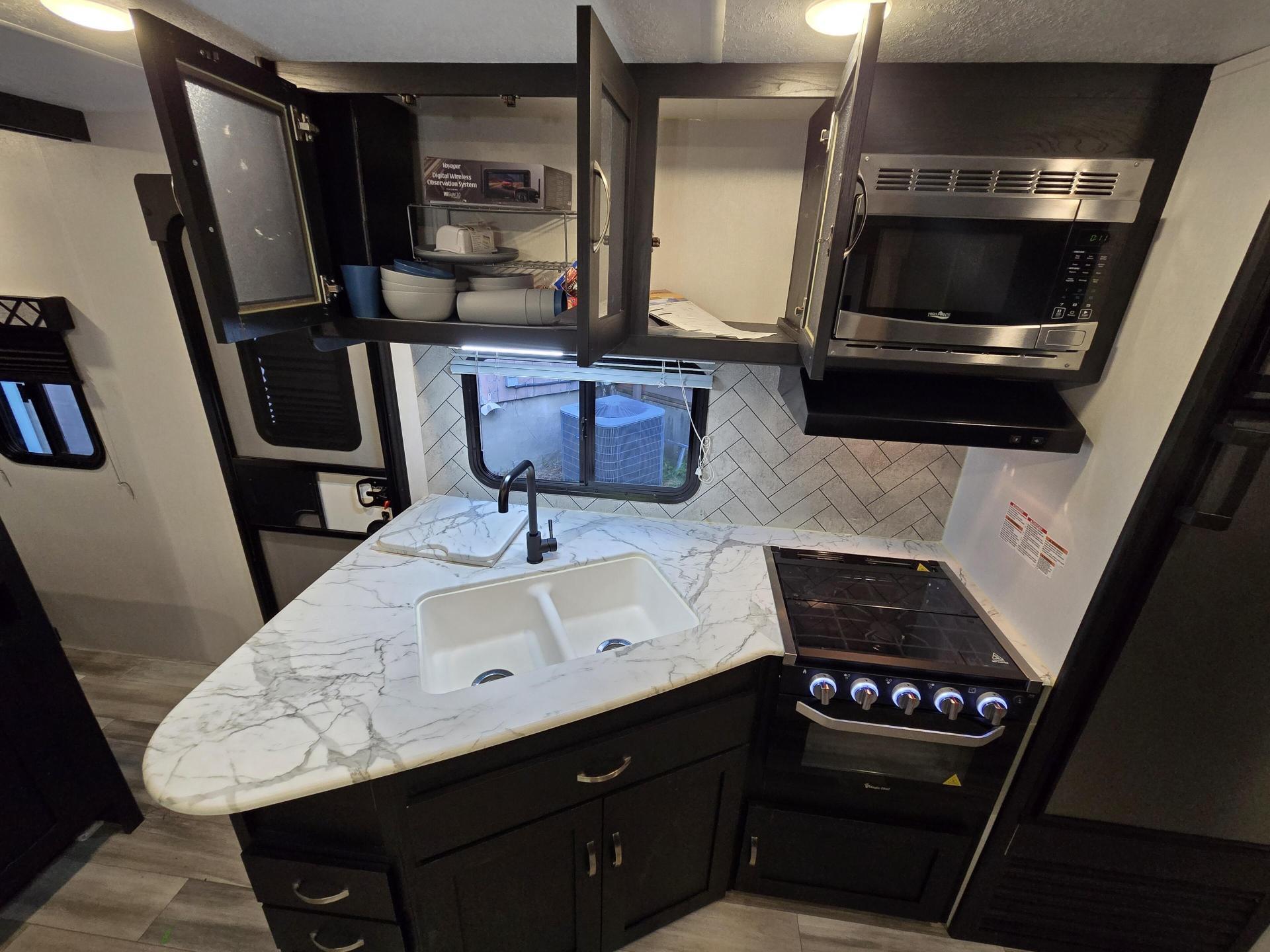 2022 COACHMEN FREEDOM EXPRESS 257BHS