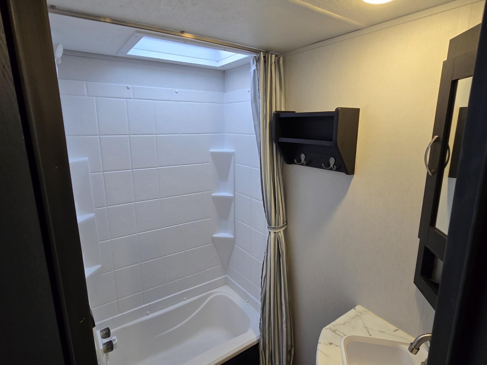 2022 COACHMEN FREEDOM EXPRESS 257BHS