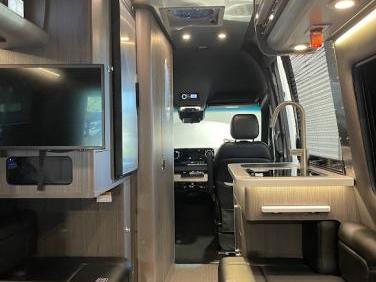 2022 AIRSTREAM INTERSTATE 19 Deluxe