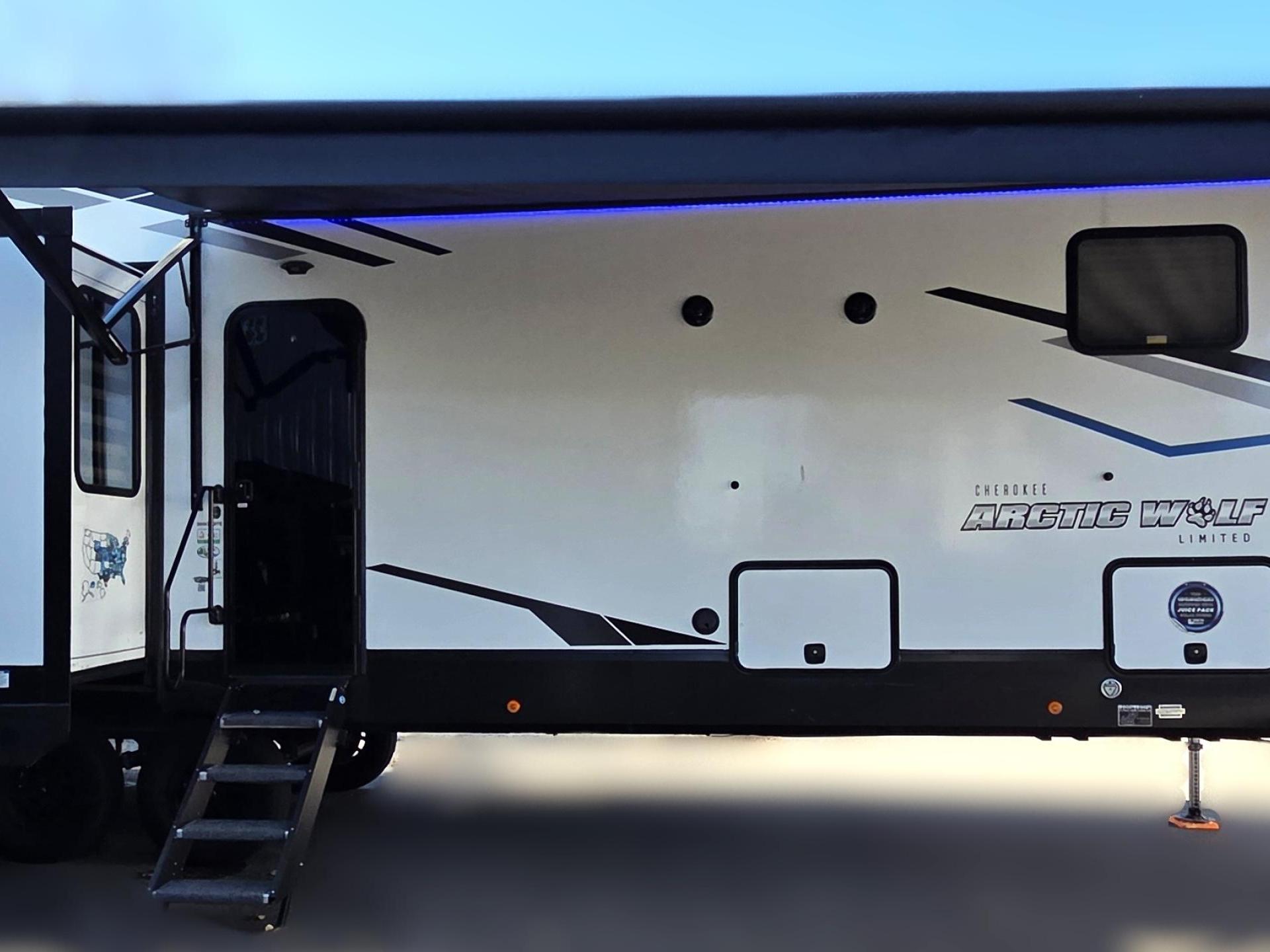 2024 FOREST RIVER ARCTIC WOLF 3660