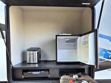 2024 FOREST RIVER ARCTIC WOLF 3660