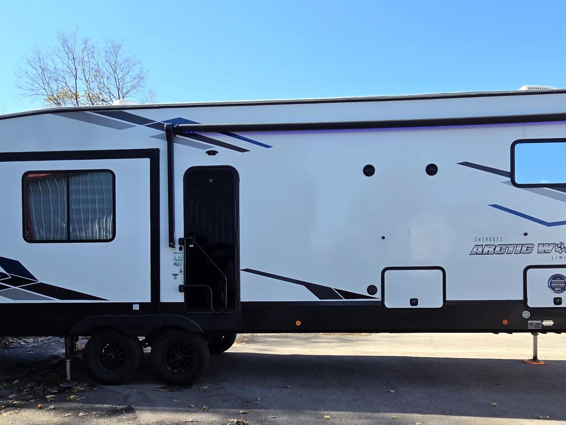 2024 FOREST RIVER ARCTIC WOLF 3660