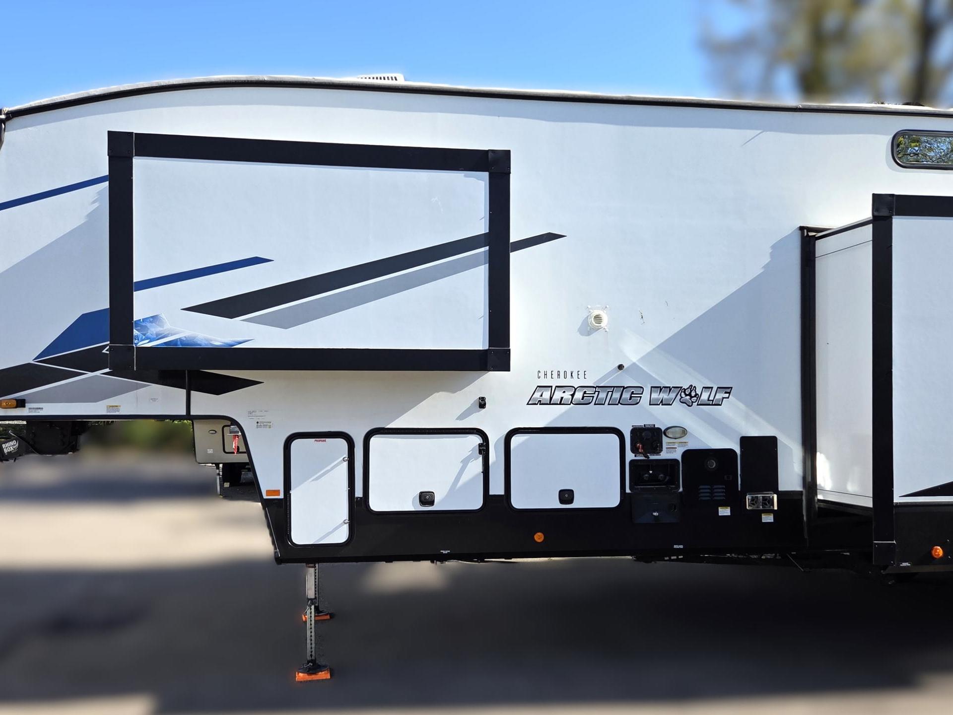 2024 FOREST RIVER ARCTIC WOLF 3660