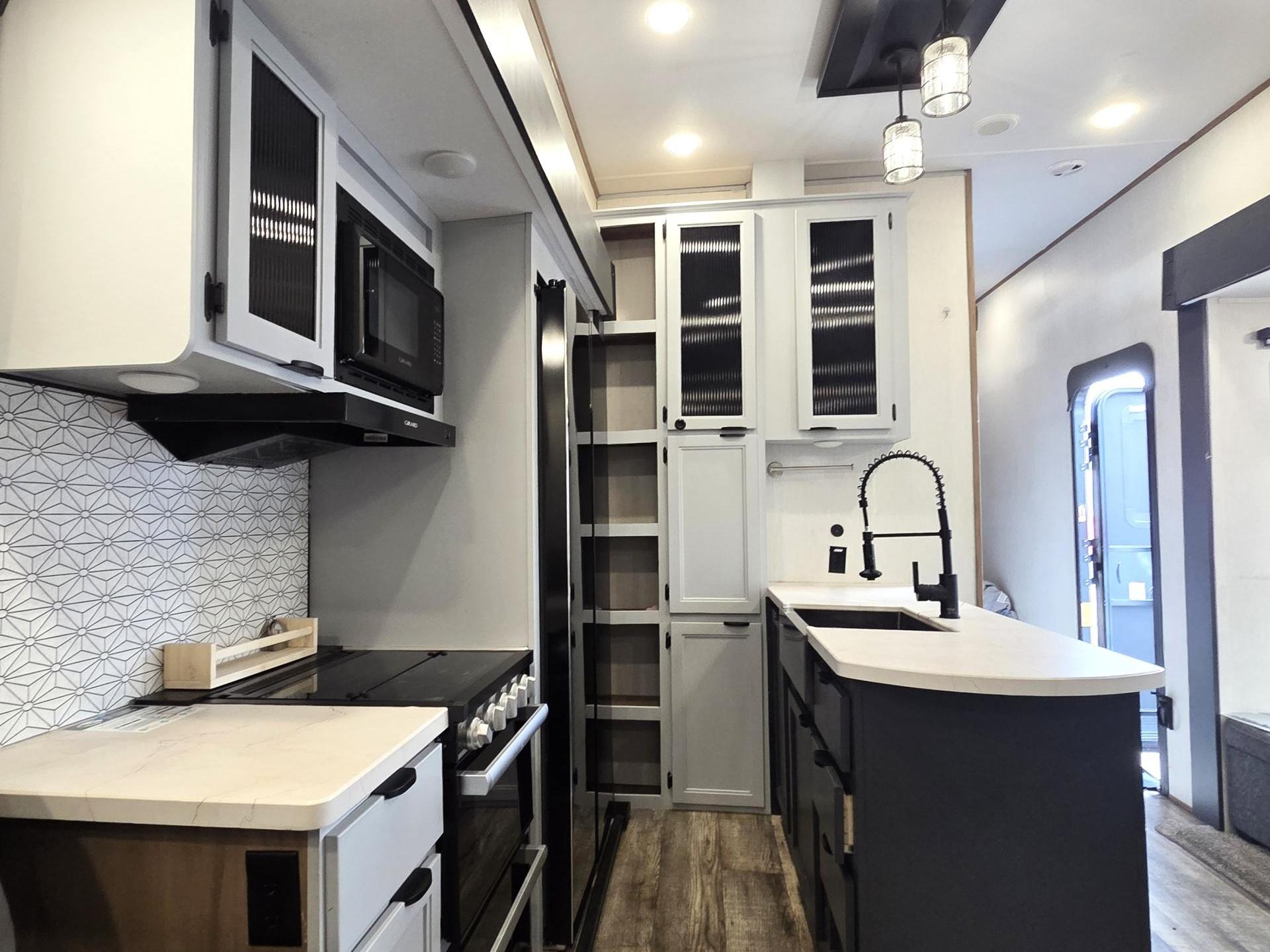 2024 FOREST RIVER ARCTIC WOLF 3660