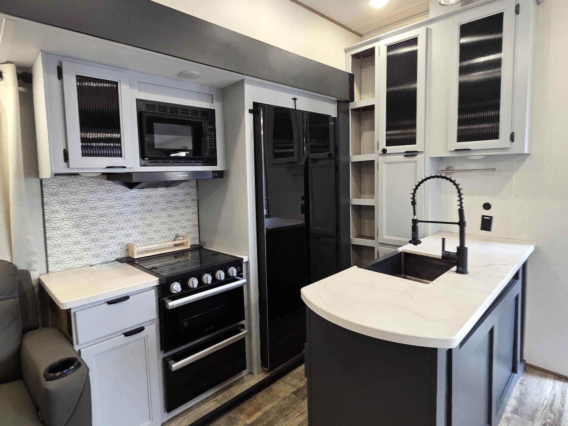 2024 FOREST RIVER ARCTIC WOLF 3660