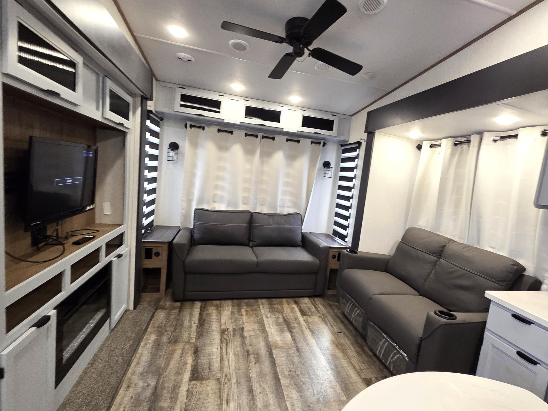 2024 FOREST RIVER ARCTIC WOLF 3660