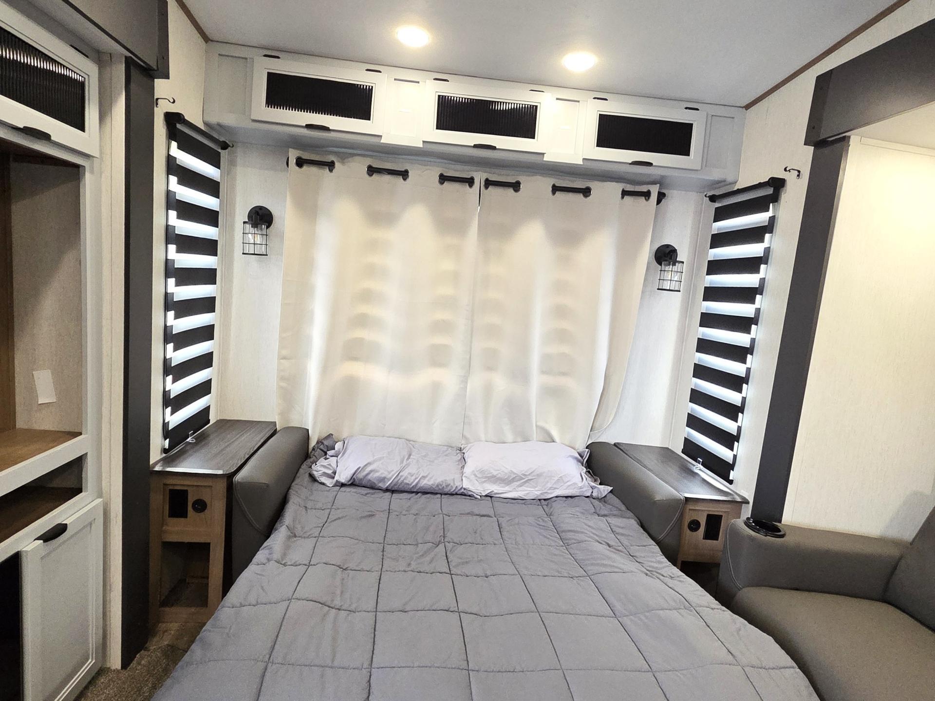 2024 FOREST RIVER ARCTIC WOLF 3660