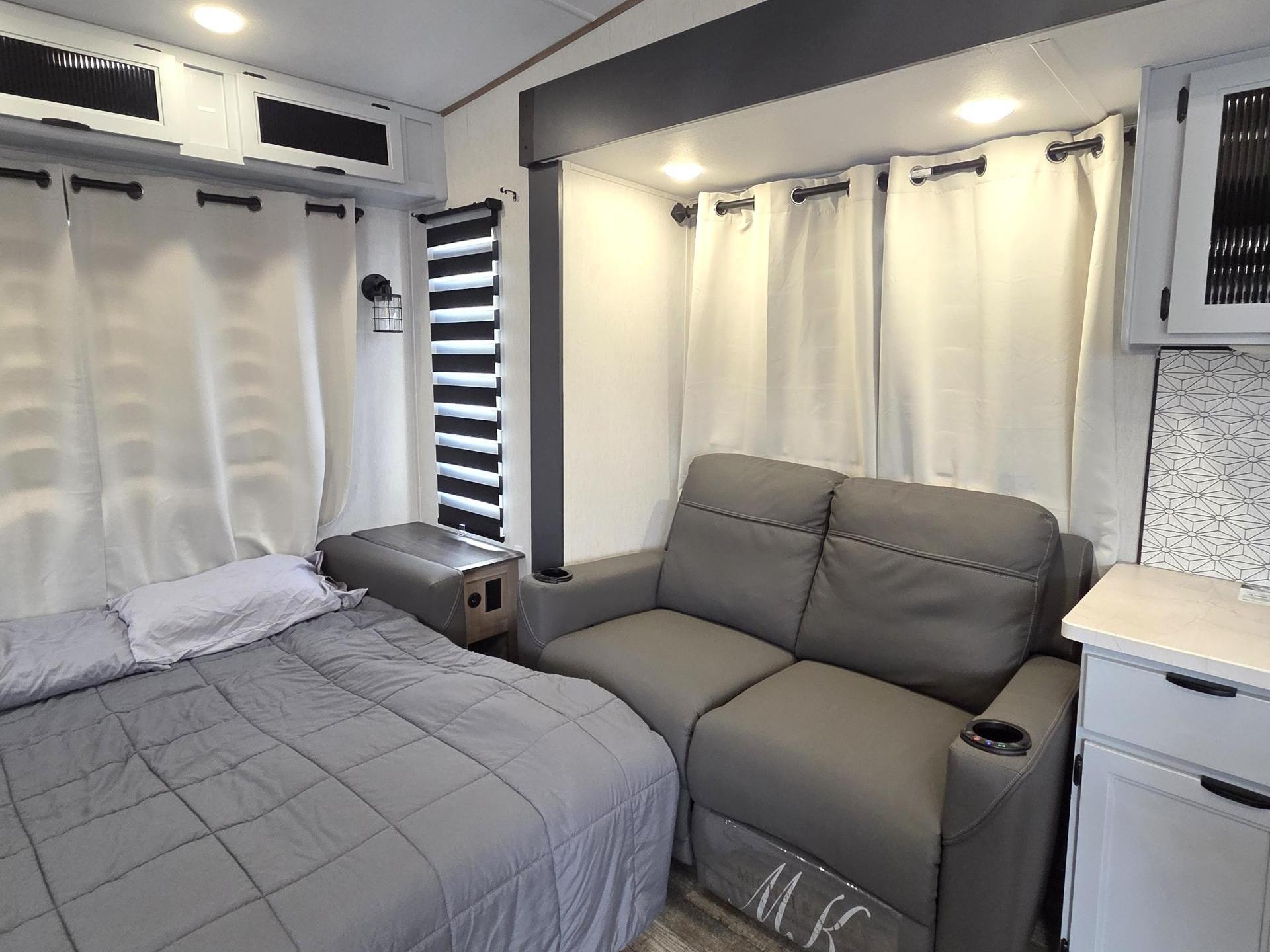 2024 FOREST RIVER ARCTIC WOLF 3660