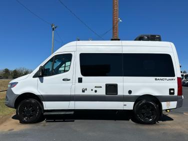 2022 THOR MOTOR COACH SANCTUARY 19P