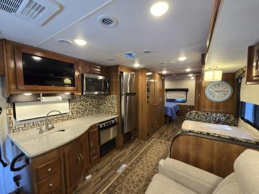 2018 COACHMEN MIRADA 31FW