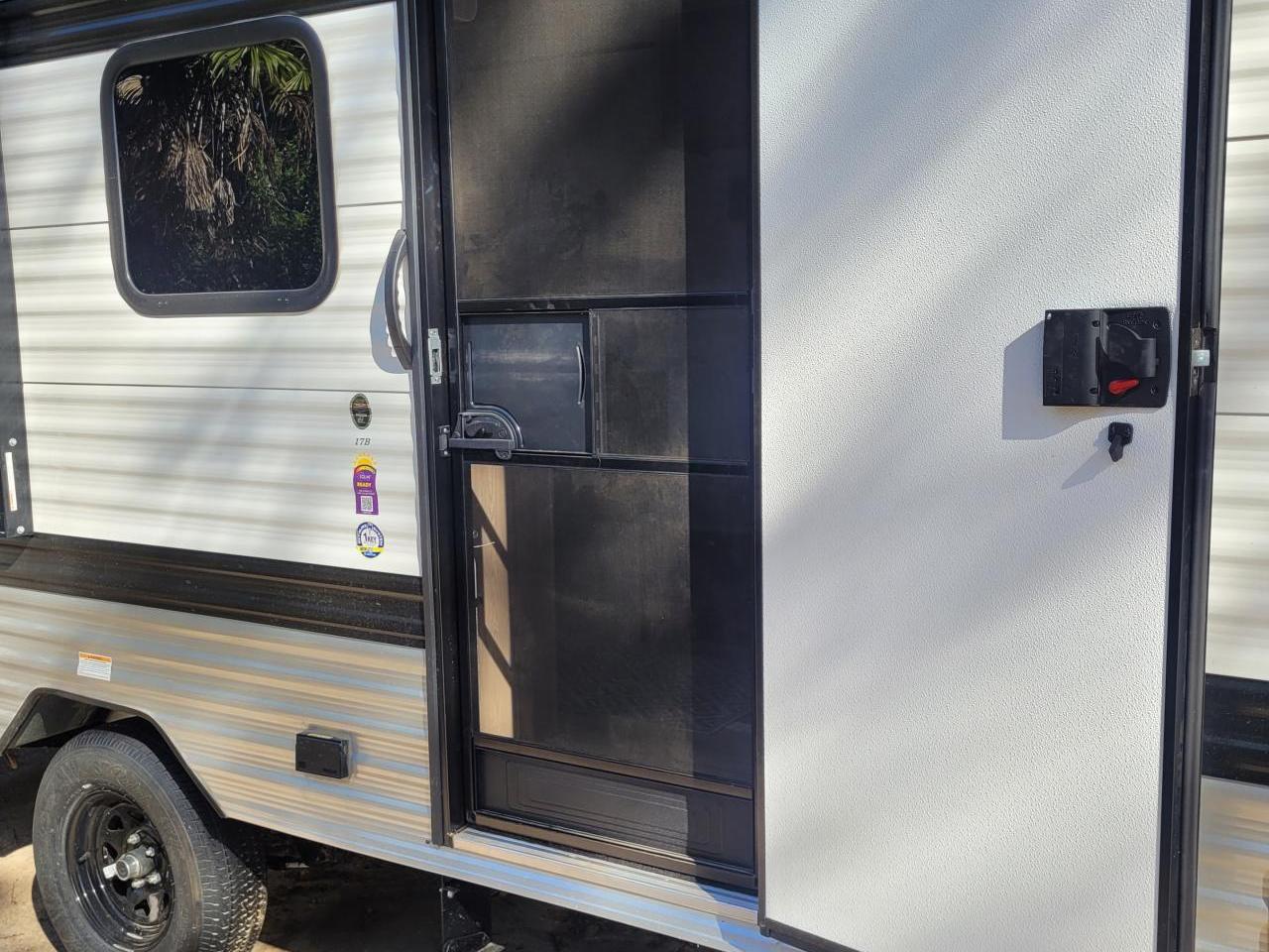 2025 Coleman Lantern 17B