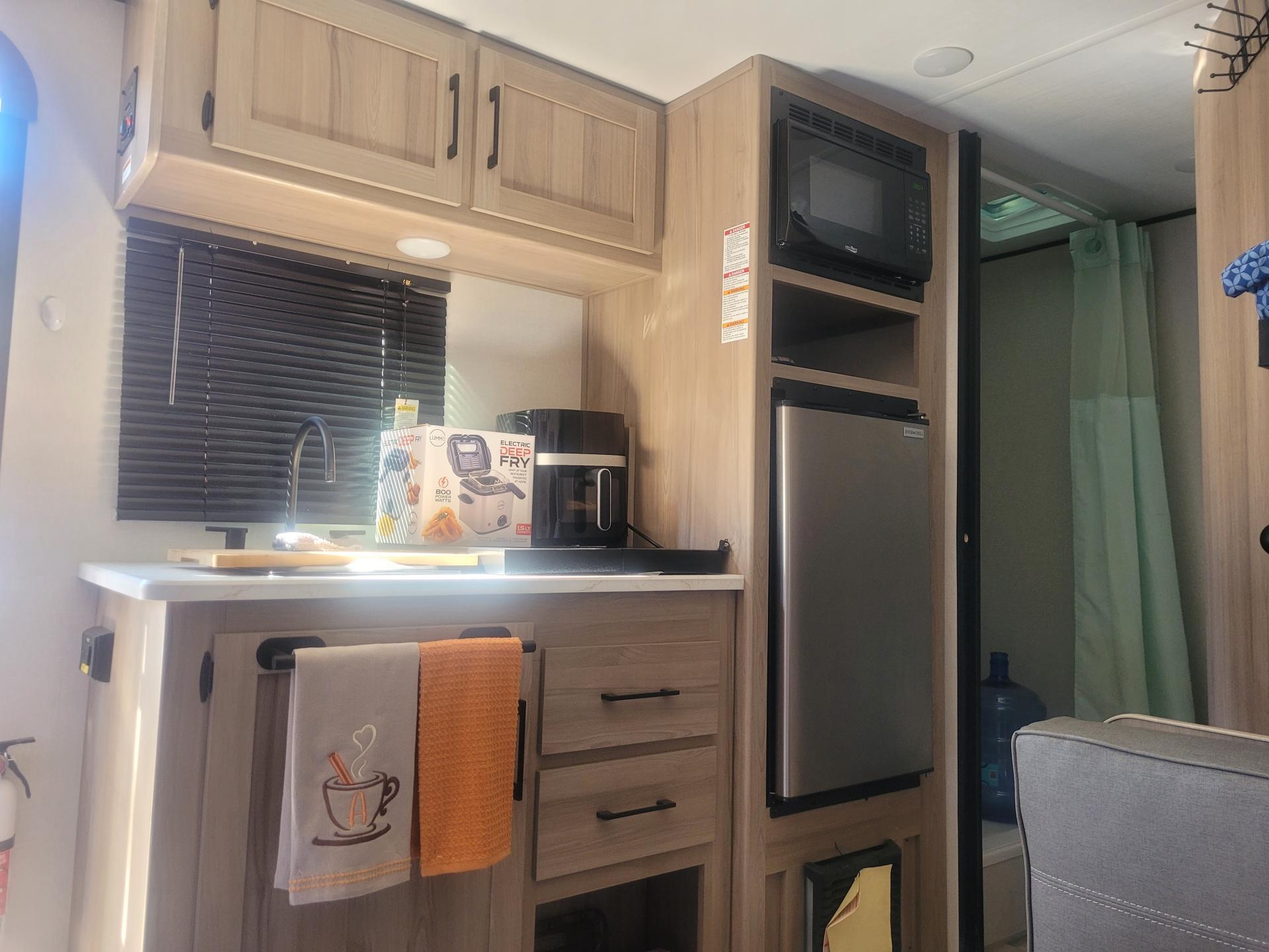 2025 Coleman Lantern 17B