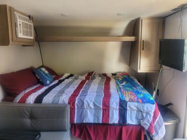 2025 Coleman Lantern 17B