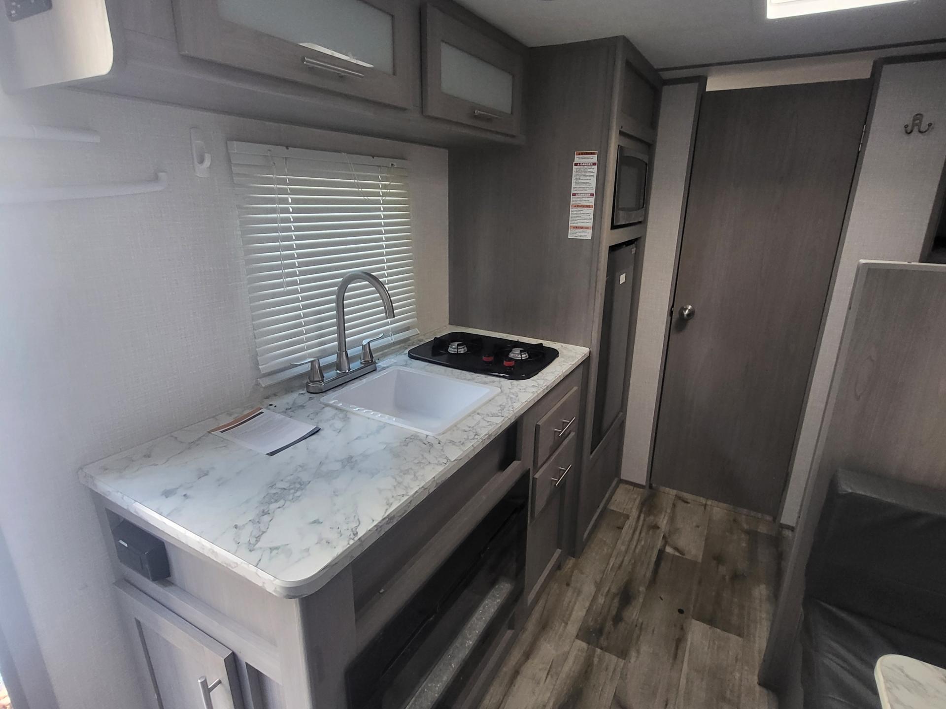 2022 COLEMAN COLEMAN LANTERN LT 17B