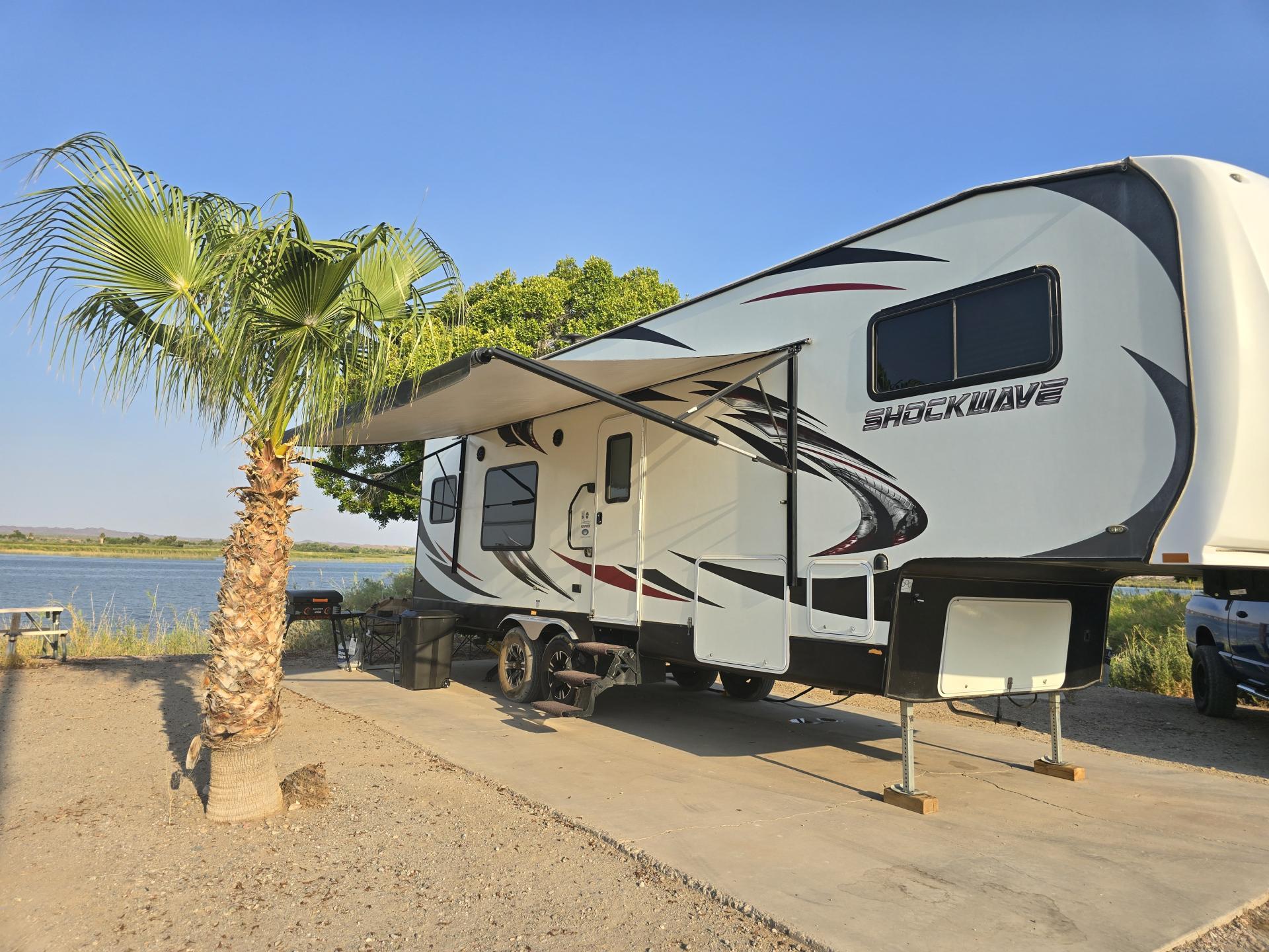 2018 FOREST RIVER SHOCKWAVE 28FWGDX