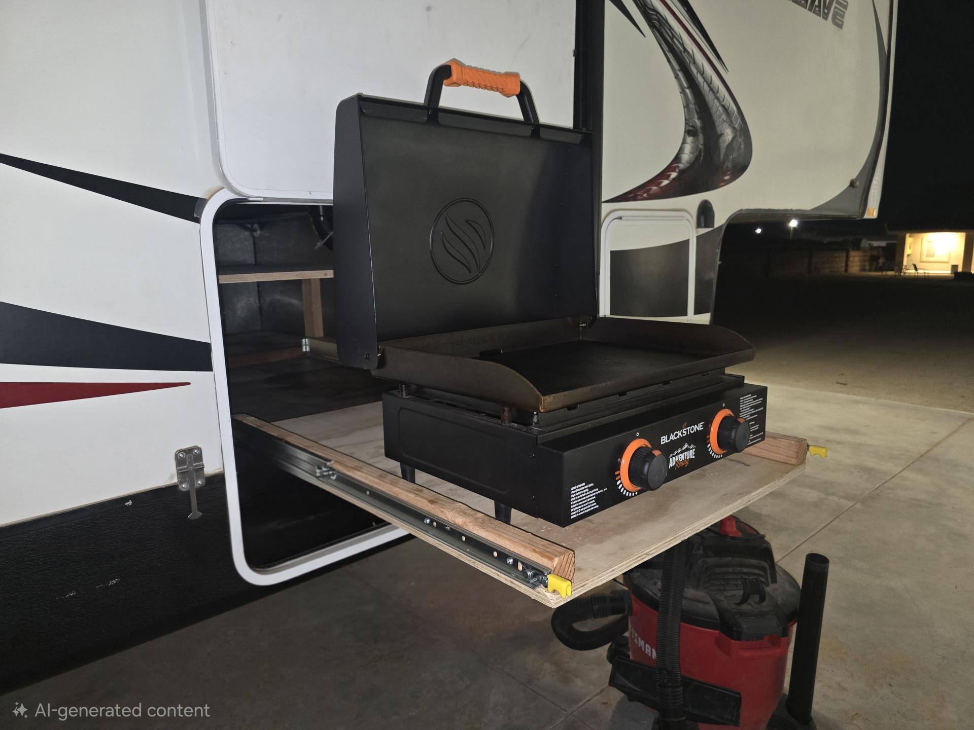 2018 FOREST RIVER SHOCKWAVE 28FWGDX