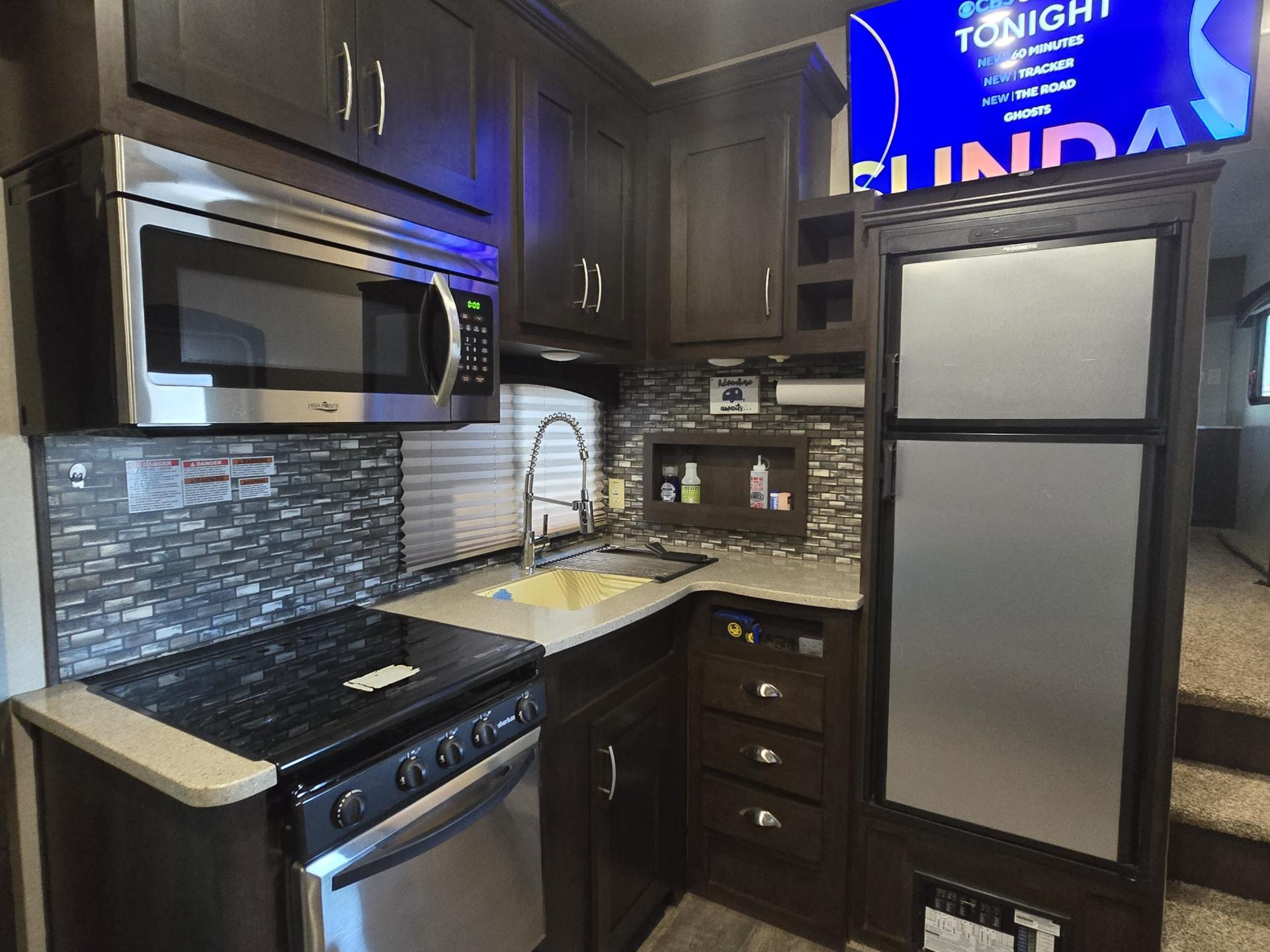 2018 FOREST RIVER SHOCKWAVE 28FWGDX