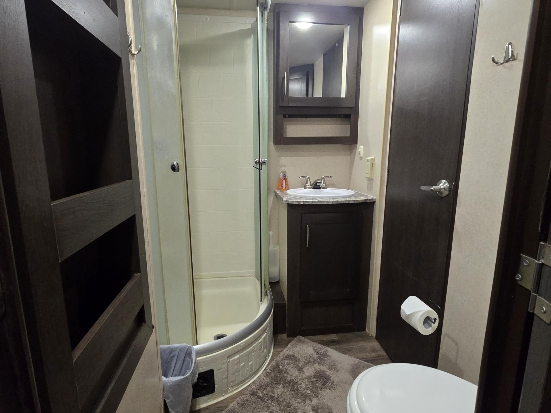 2018 FOREST RIVER SHOCKWAVE 28FWGDX