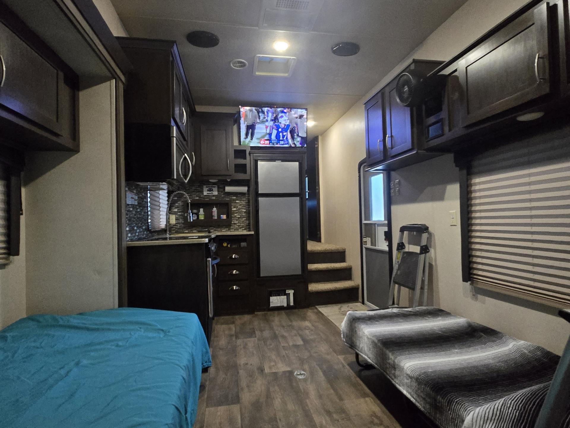 2018 FOREST RIVER SHOCKWAVE 28FWGDX