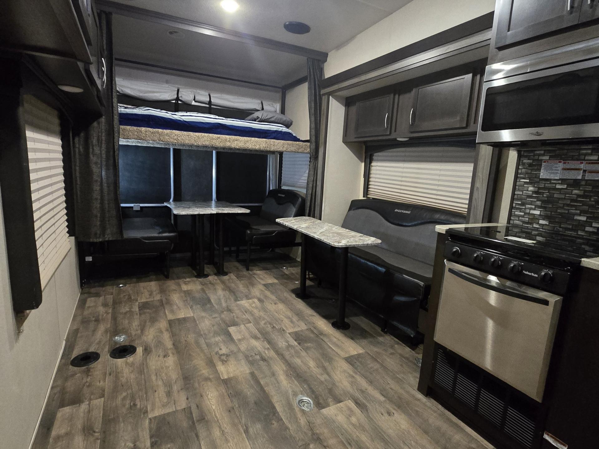 2018 FOREST RIVER SHOCKWAVE 28FWGDX