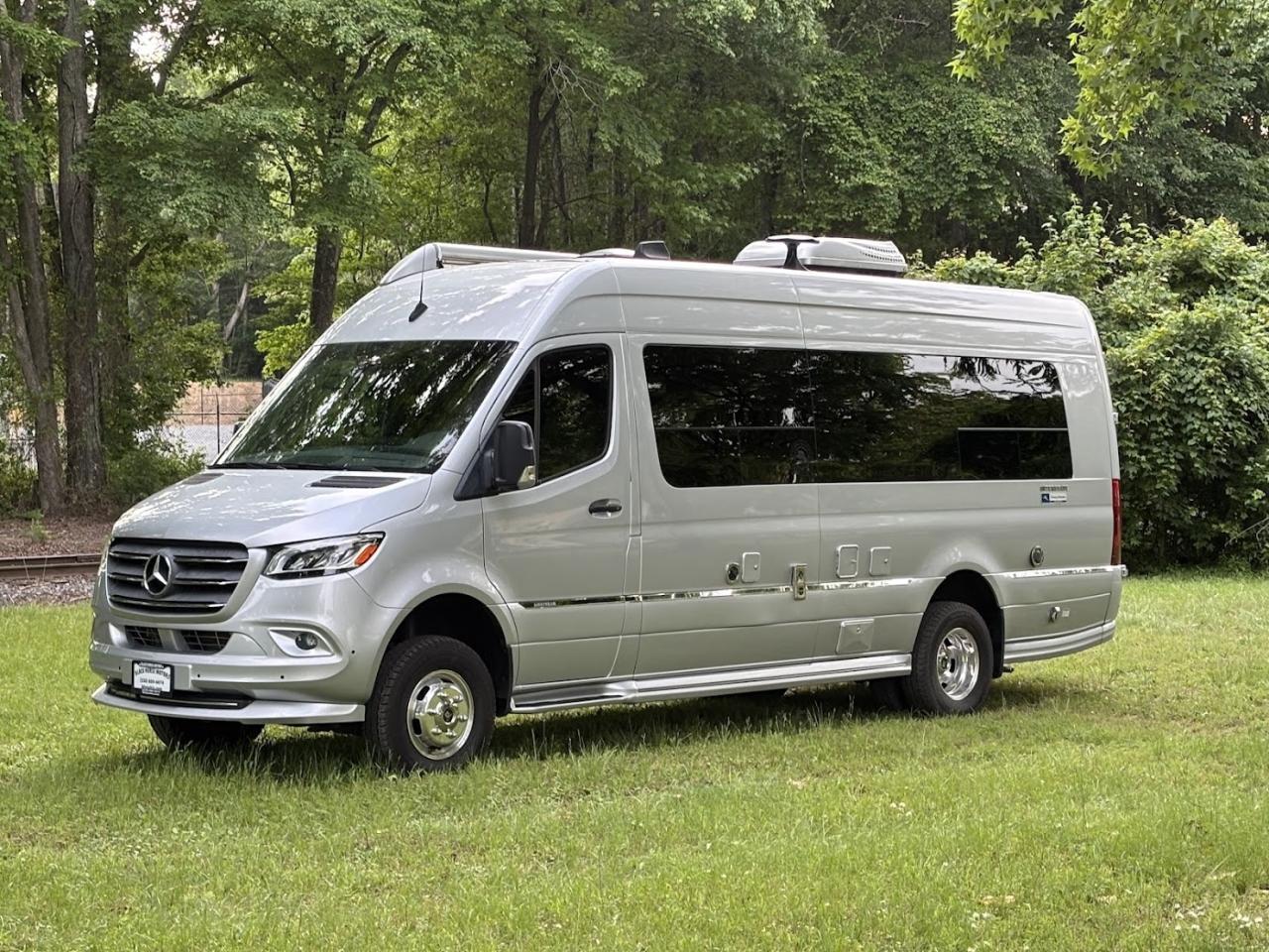 2020 AIRSTREAM INTERSTATE TOMMY BAHAMA EDITION LOUNGE EXT 4WD