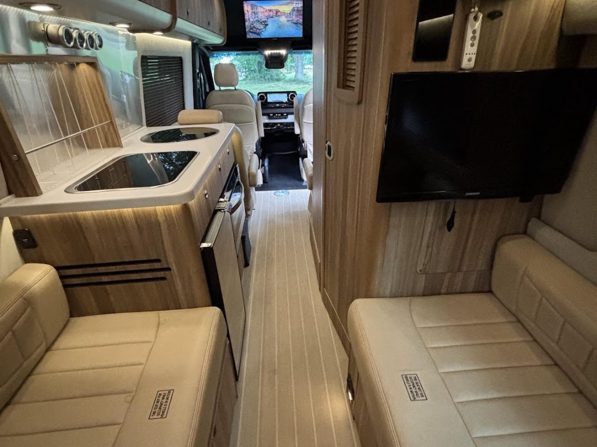 2020 AIRSTREAM INTERSTATE TOMMY BAHAMA EDITION LOUNGE EXT 4WD