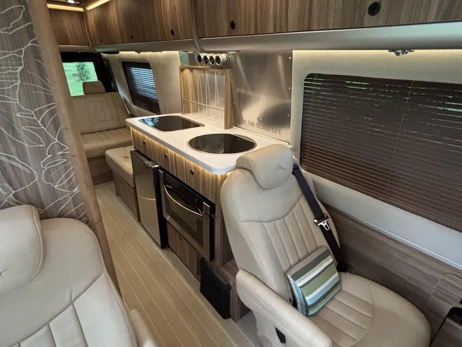 2020 AIRSTREAM INTERSTATE TOMMY BAHAMA EDITION LOUNGE EXT 4WD