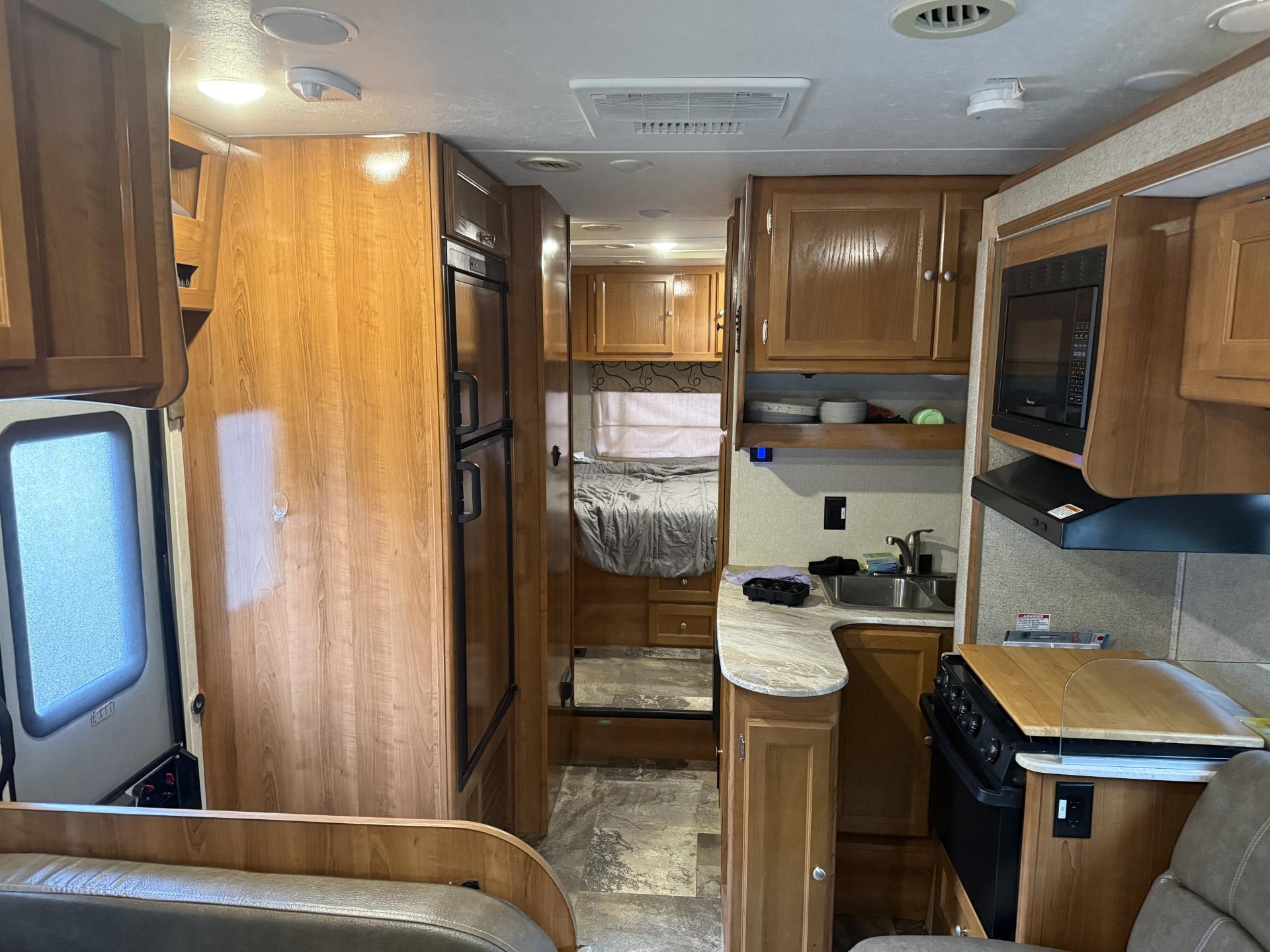 2019 COACHMEN LEPRECHAUN 260QB