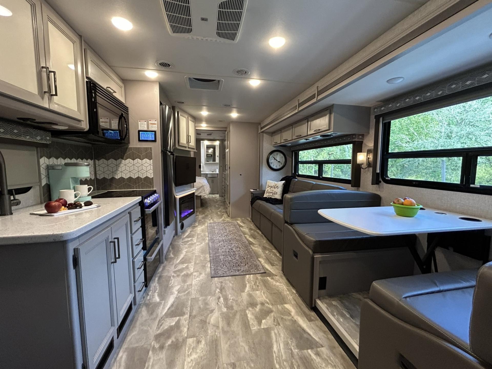 2023 THOR MOTOR COACH WINDSPORT 35M