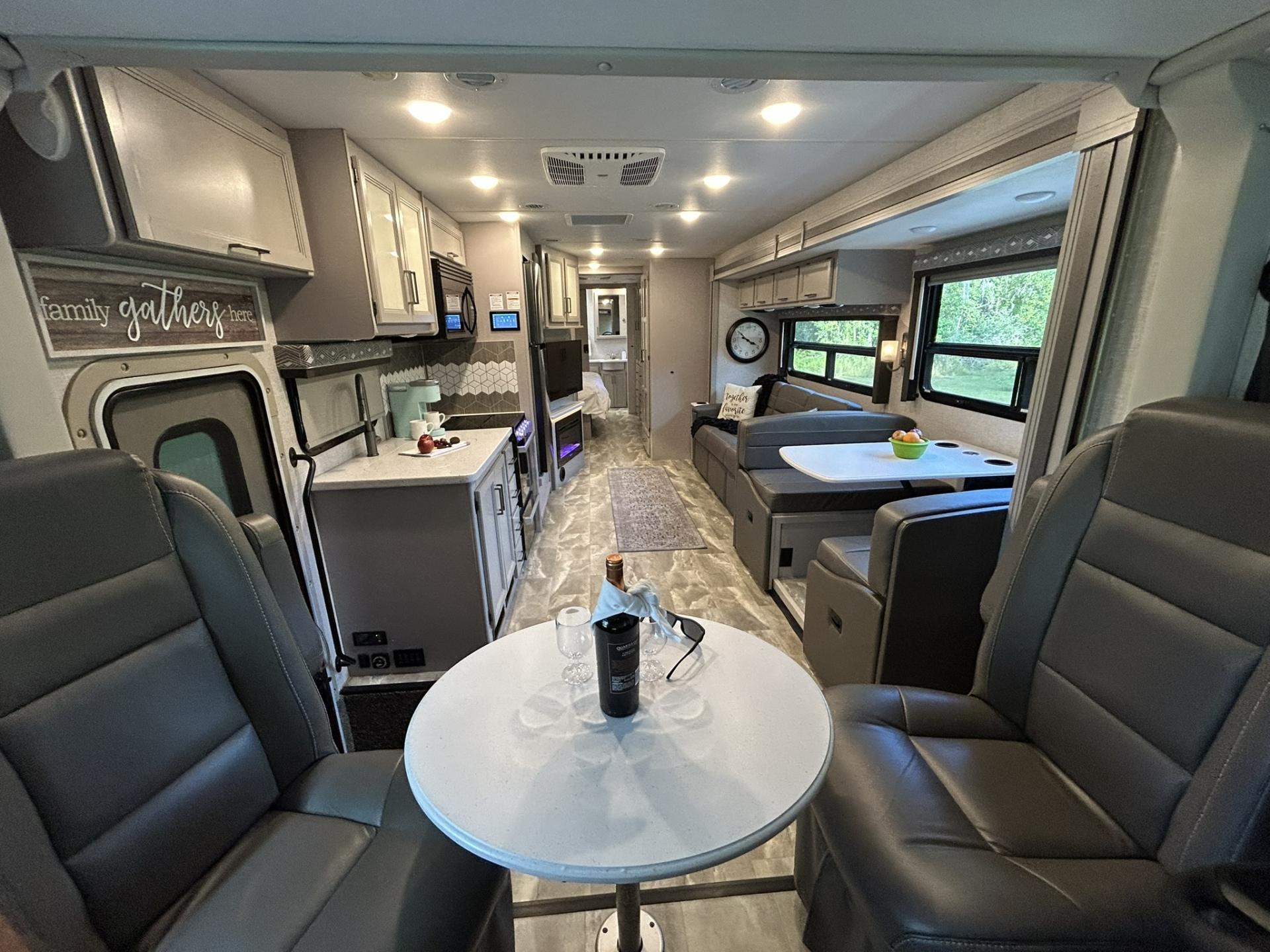 2023 THOR MOTOR COACH WINDSPORT 35M