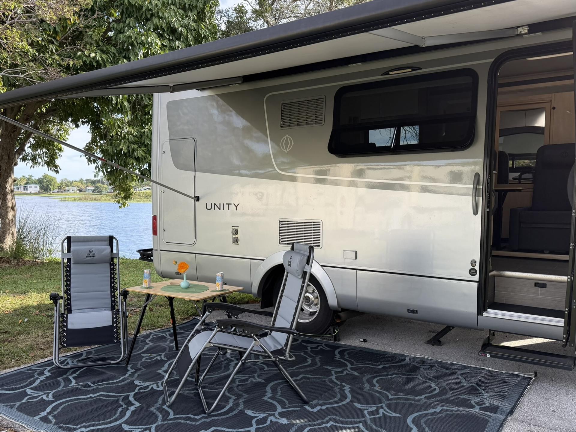 2018 LEISURE TRAVEL VANS UNITY U24MB