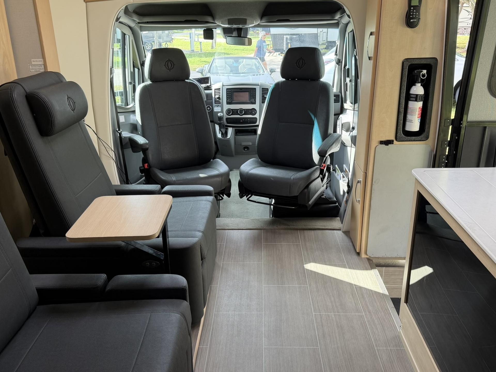 2018 LEISURE TRAVEL VANS UNITY U24MB