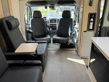 2018 LEISURE TRAVEL VANS UNITY U24MB