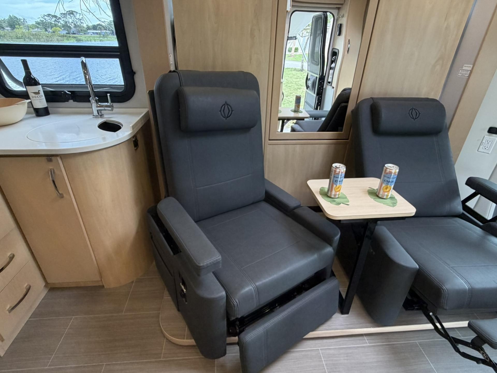 2018 LEISURE TRAVEL VANS UNITY U24MB