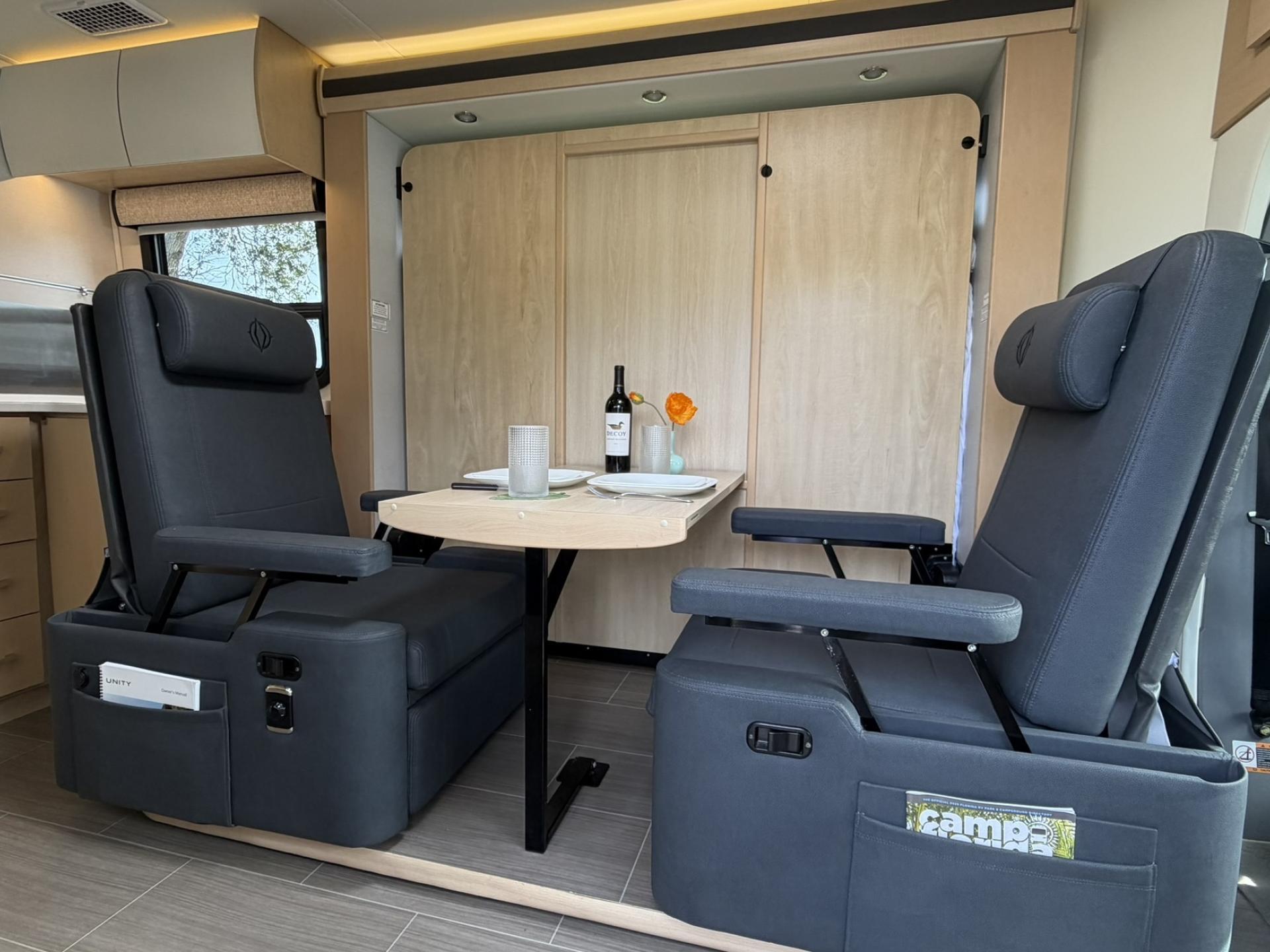 2018 LEISURE TRAVEL VANS UNITY U24MB