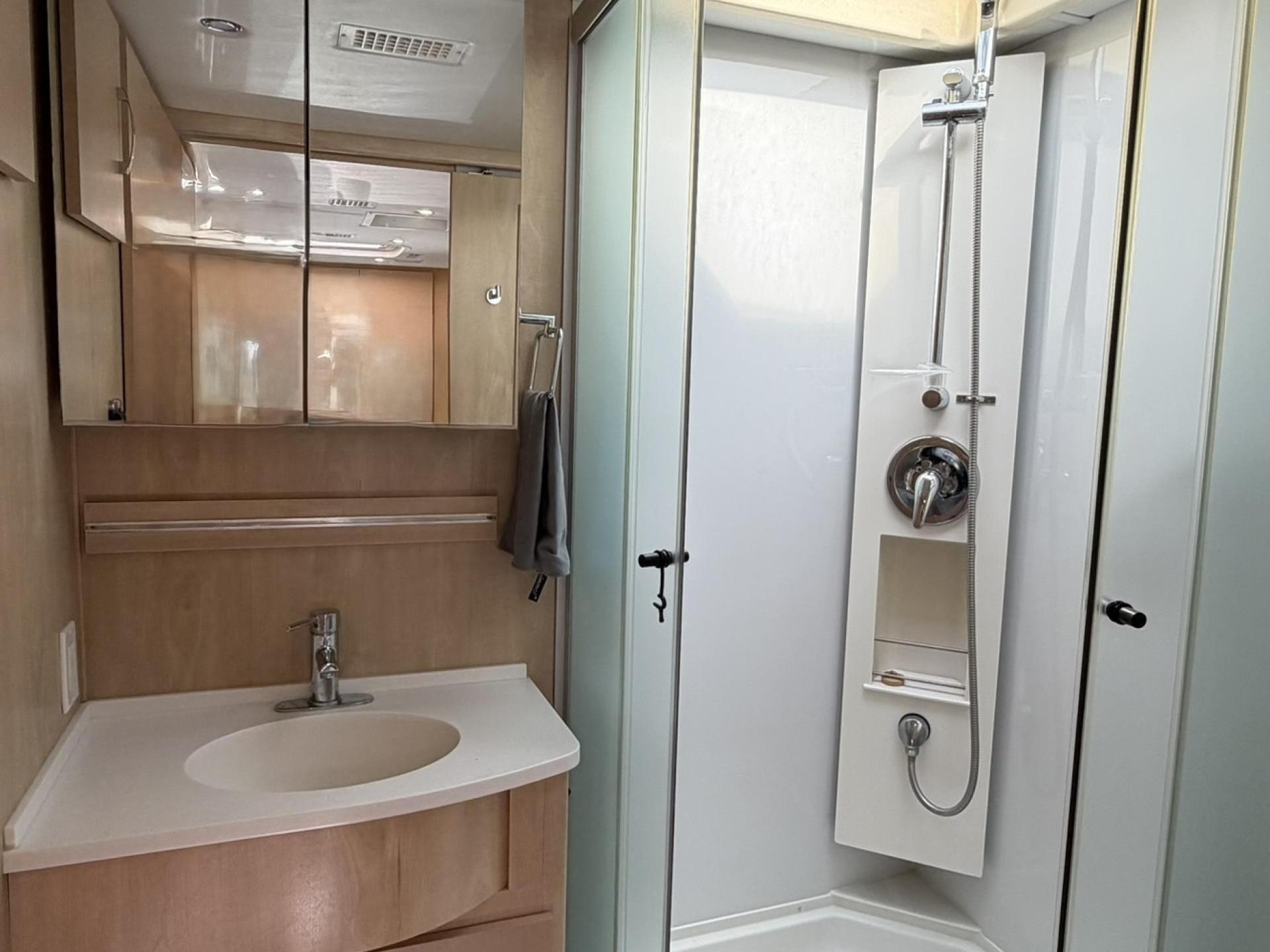 2018 LEISURE TRAVEL VANS UNITY U24MB