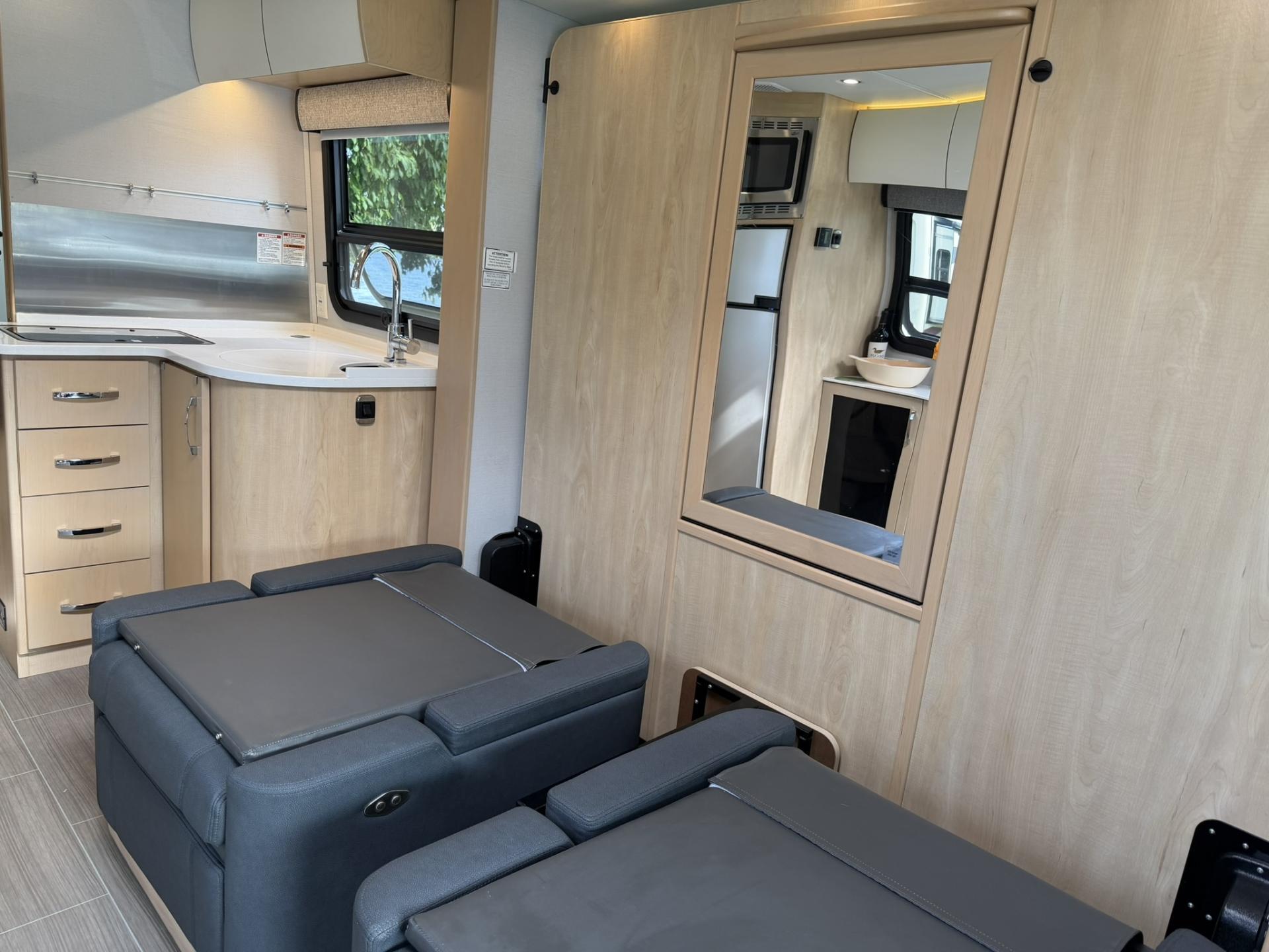 2018 LEISURE TRAVEL VANS UNITY U24MB