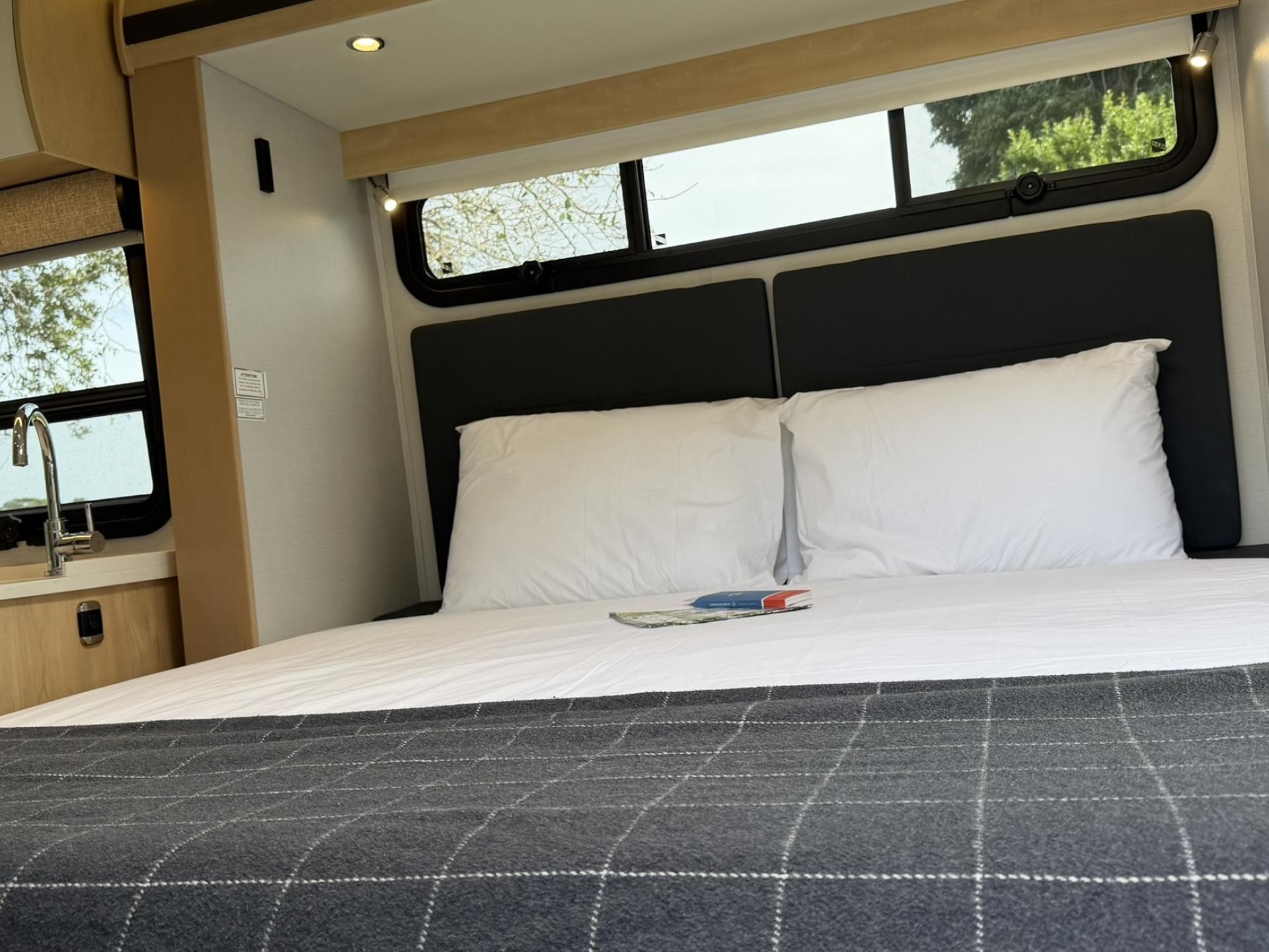 2018 LEISURE TRAVEL VANS UNITY U24MB