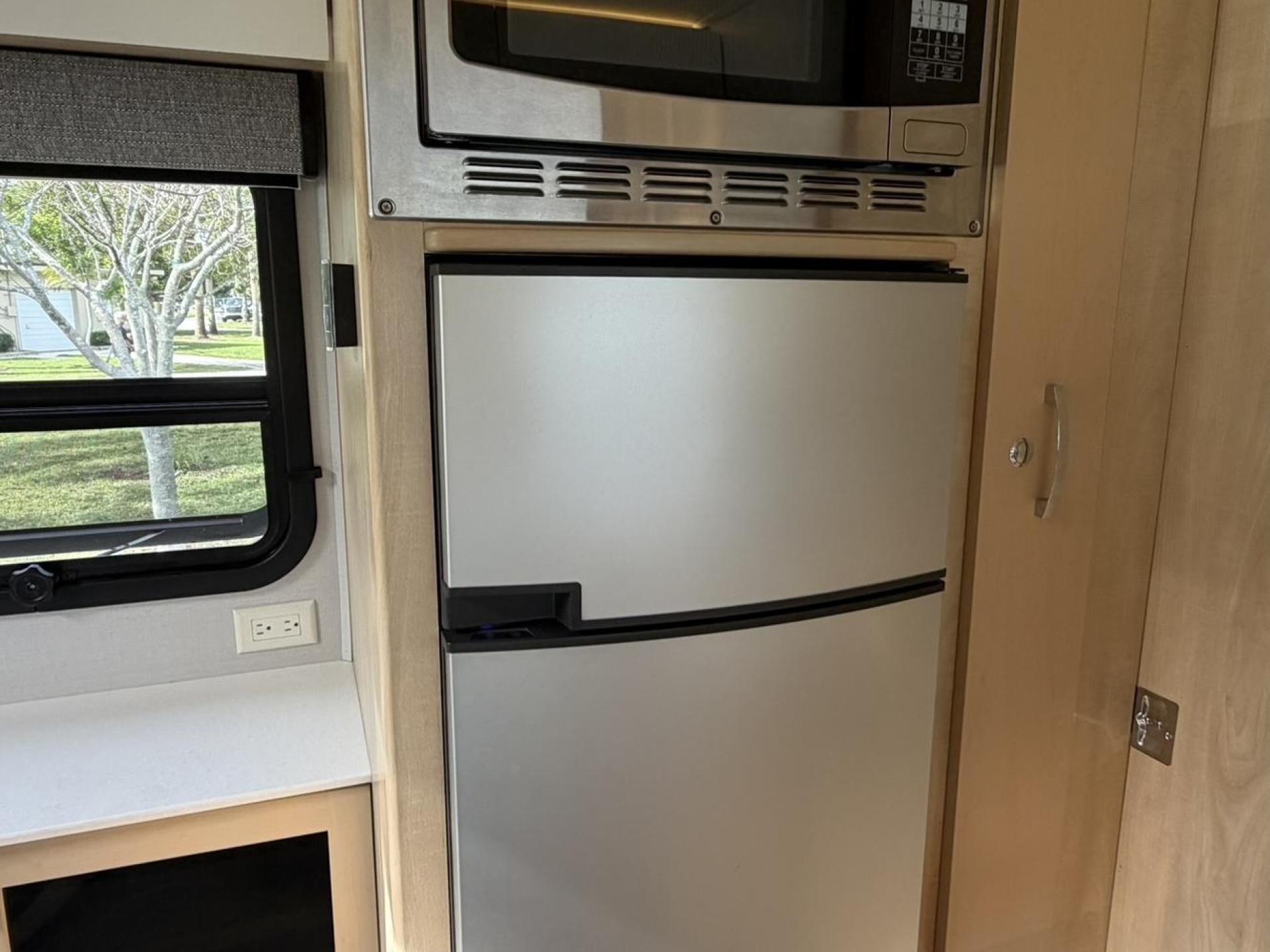 2018 LEISURE TRAVEL VANS UNITY U24MB