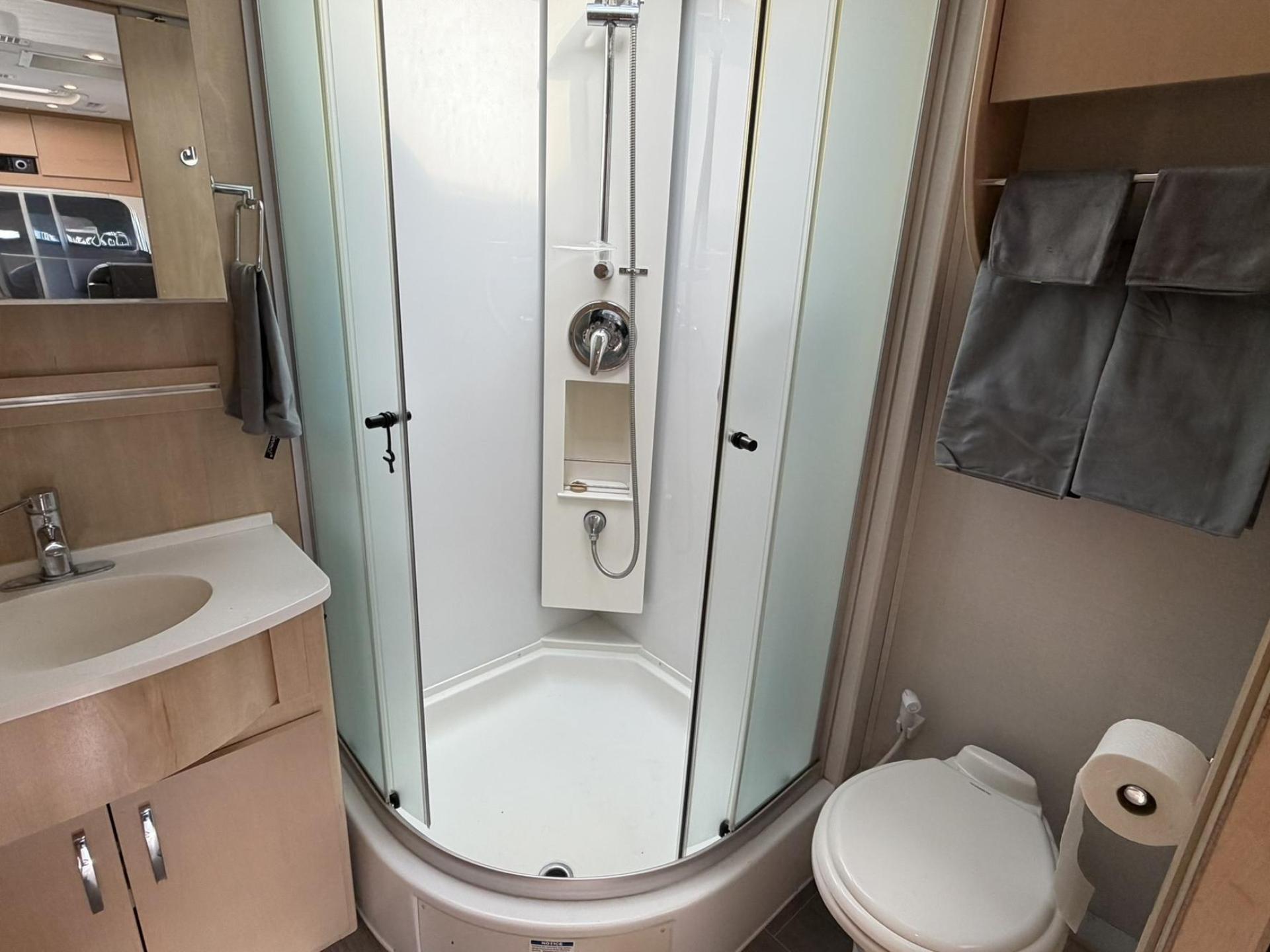 2018 LEISURE TRAVEL VANS UNITY U24MB