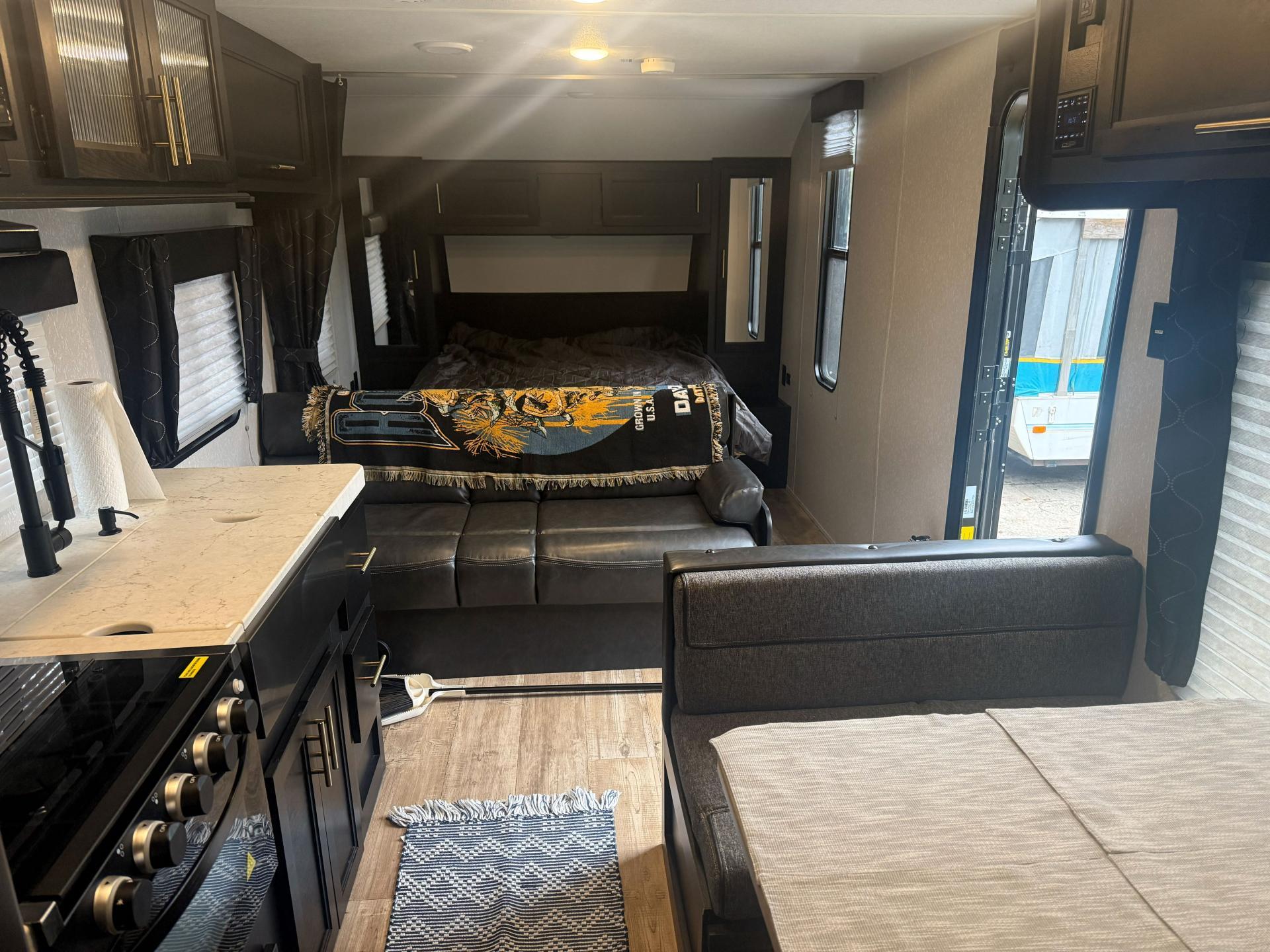 2022 FOREST RIVER GREY WOLF 26DJSE