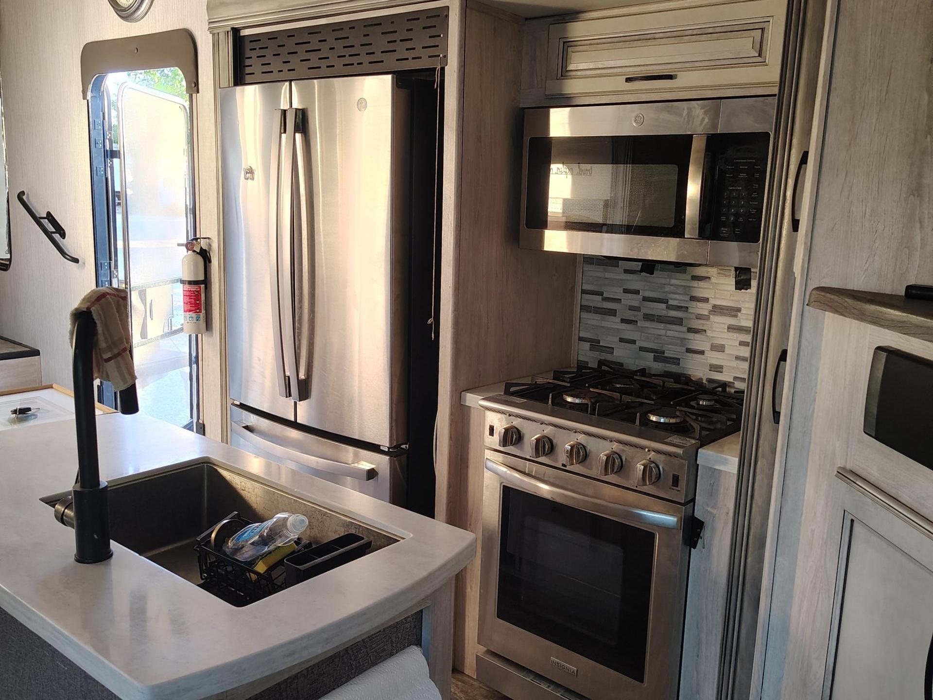 2022 FOREST RIVER SANDPIPER LUXURY 384QBOK