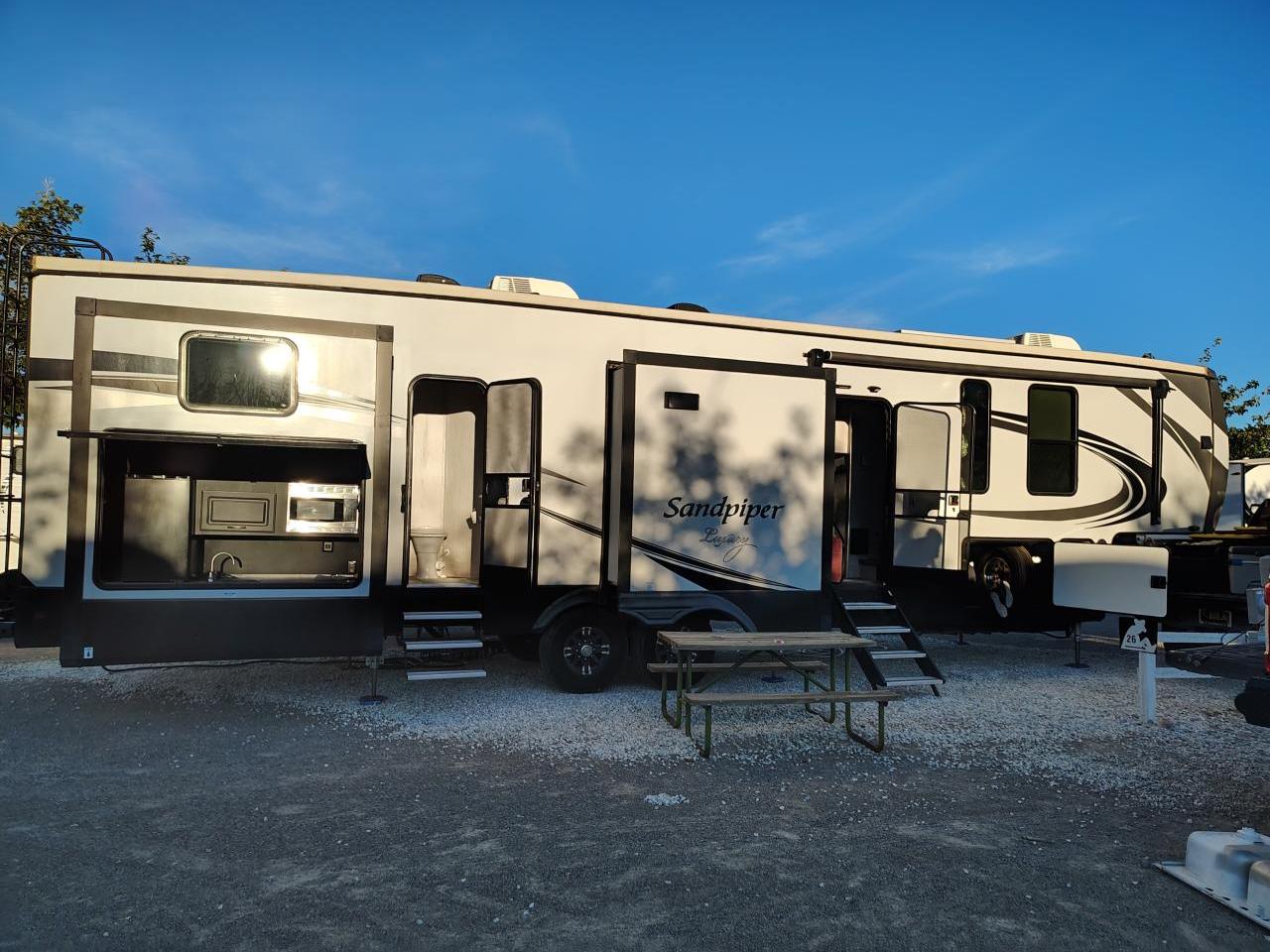 2022 FOREST RIVER SANDPIPER LUXURY 384QBOK