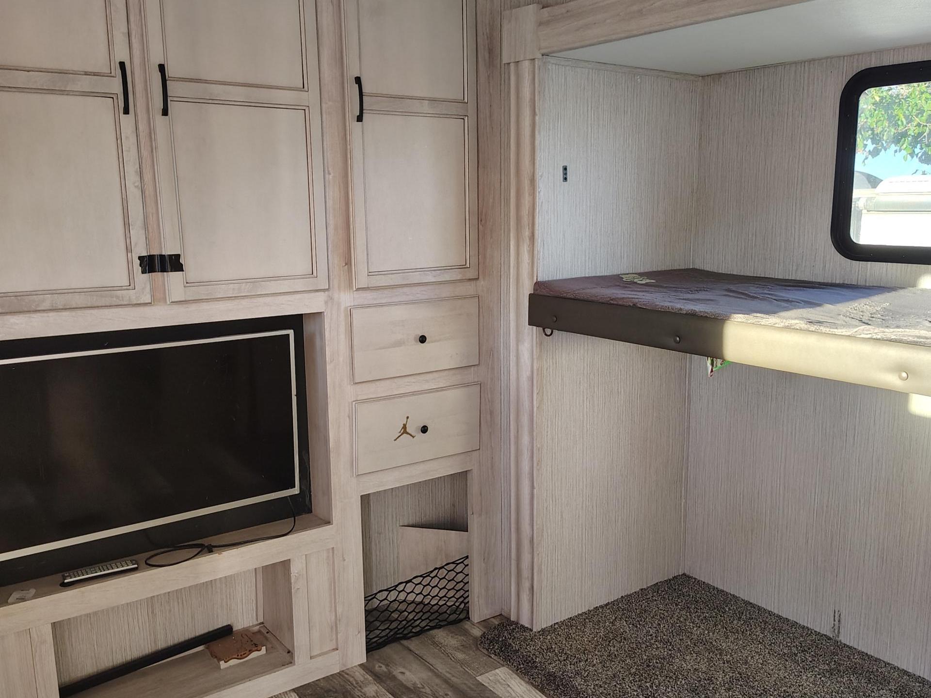 2022 FOREST RIVER SANDPIPER LUXURY 384QBOK