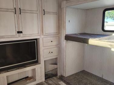 2022 FOREST RIVER SANDPIPER LUXURY 384QBOK